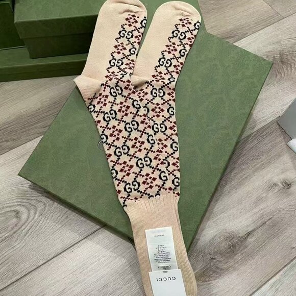 NWT Authentic Gucci GG Diamond Socks in Beige - Picture 1 of 7